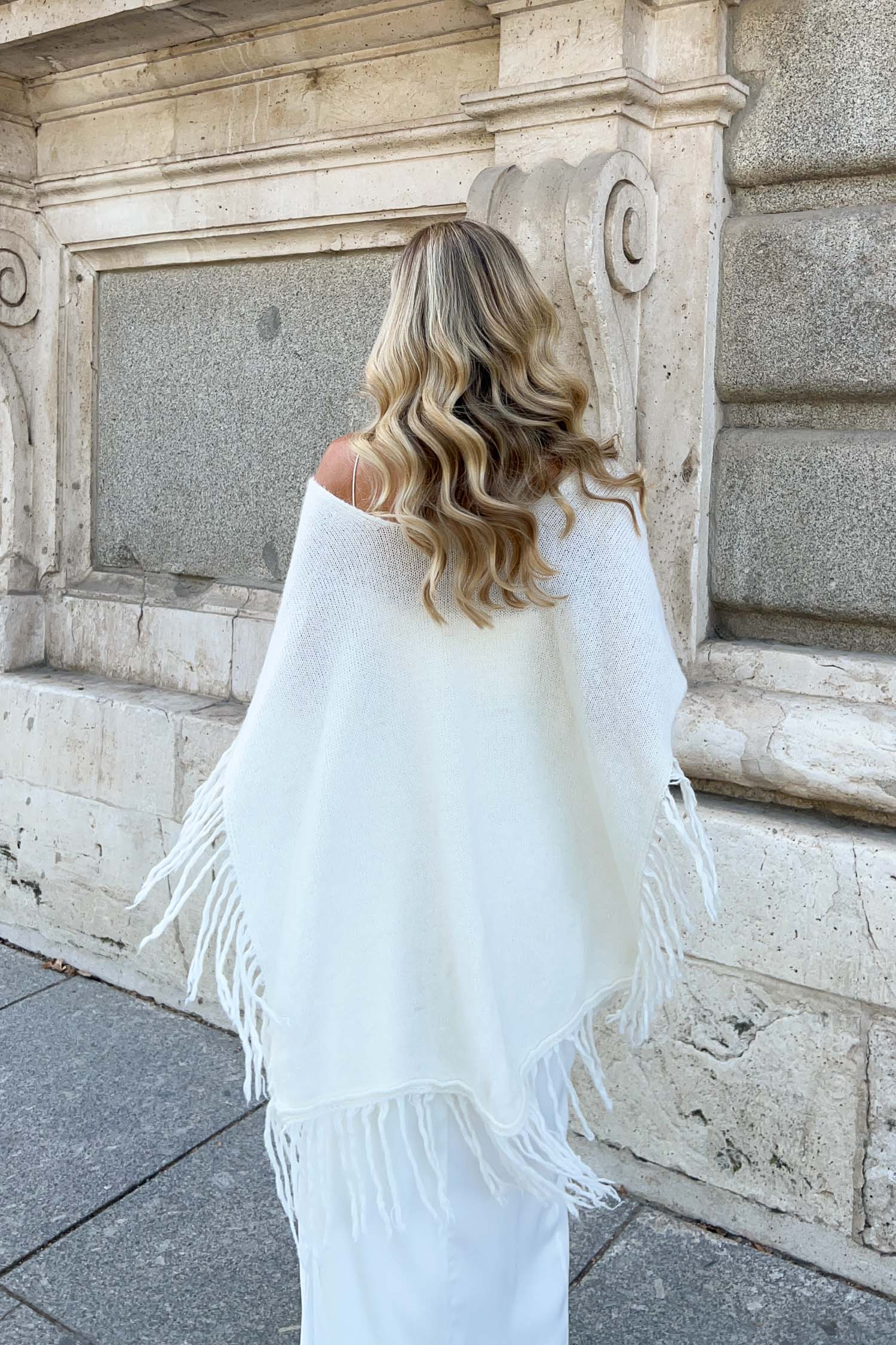 Mara Poncho Ivory