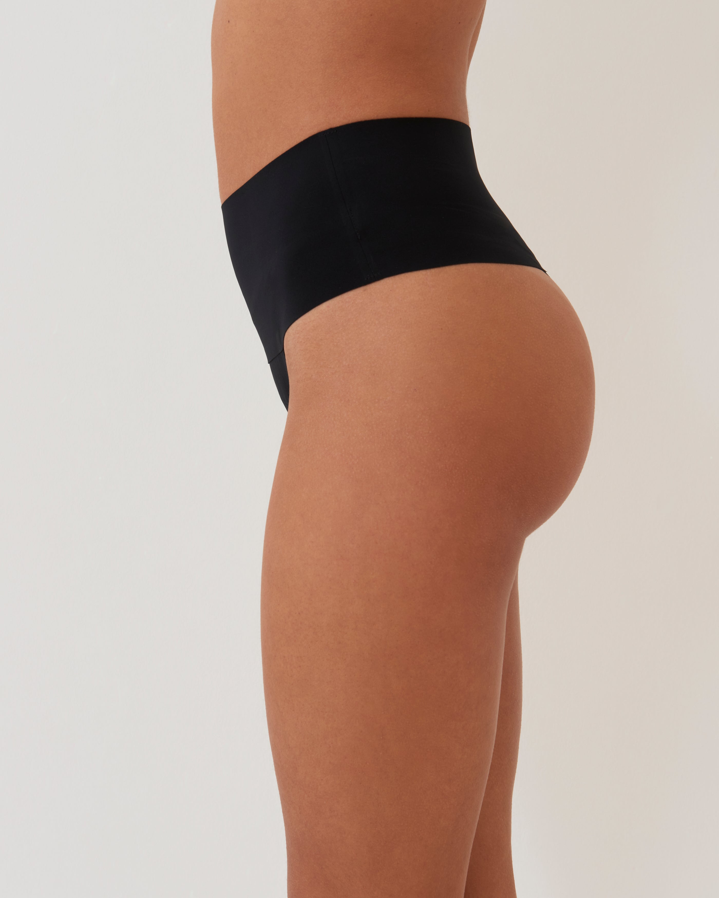 Tanga invisible moldeador Negro de SPANX