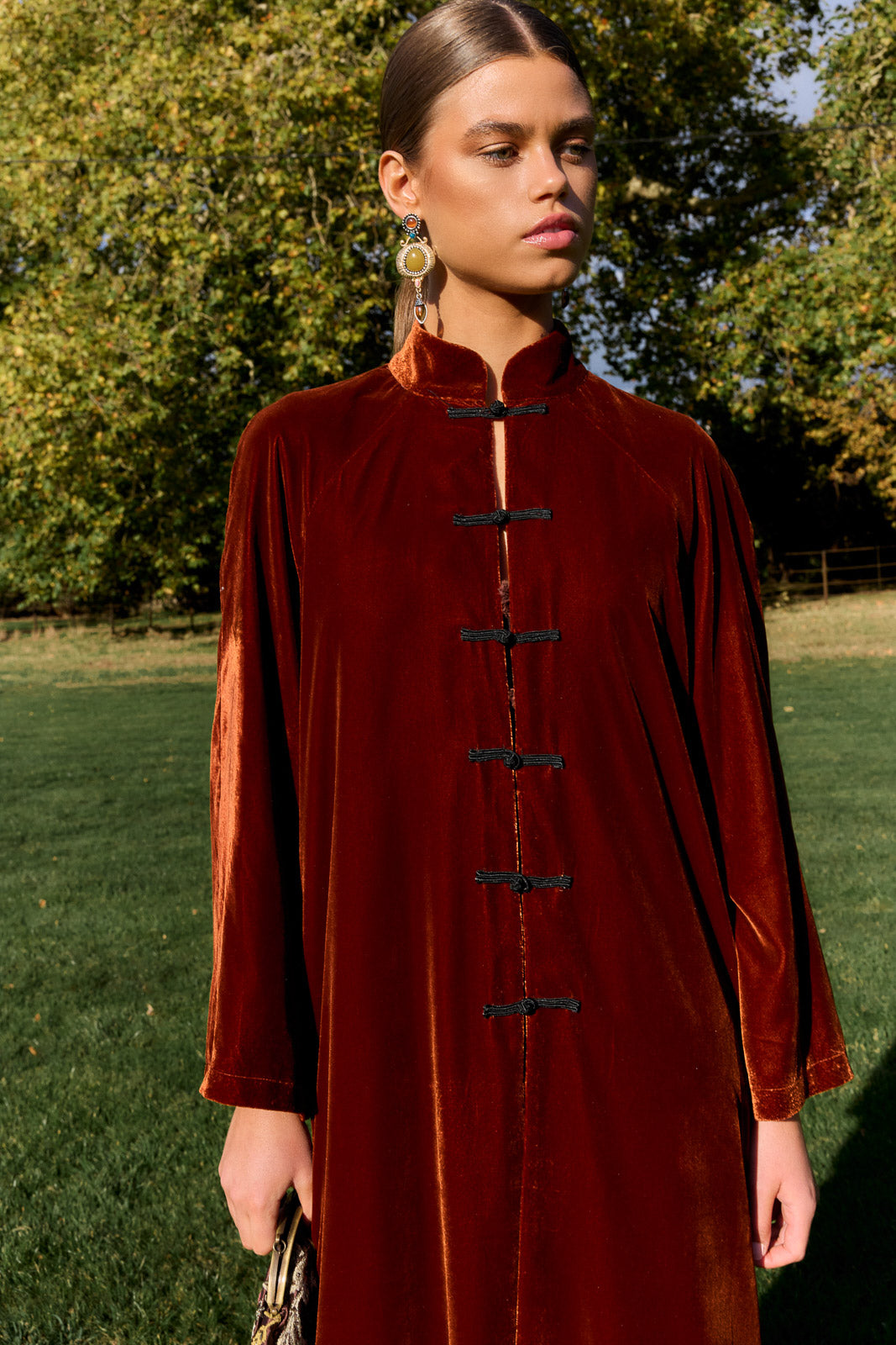Manteau Elara Caldera