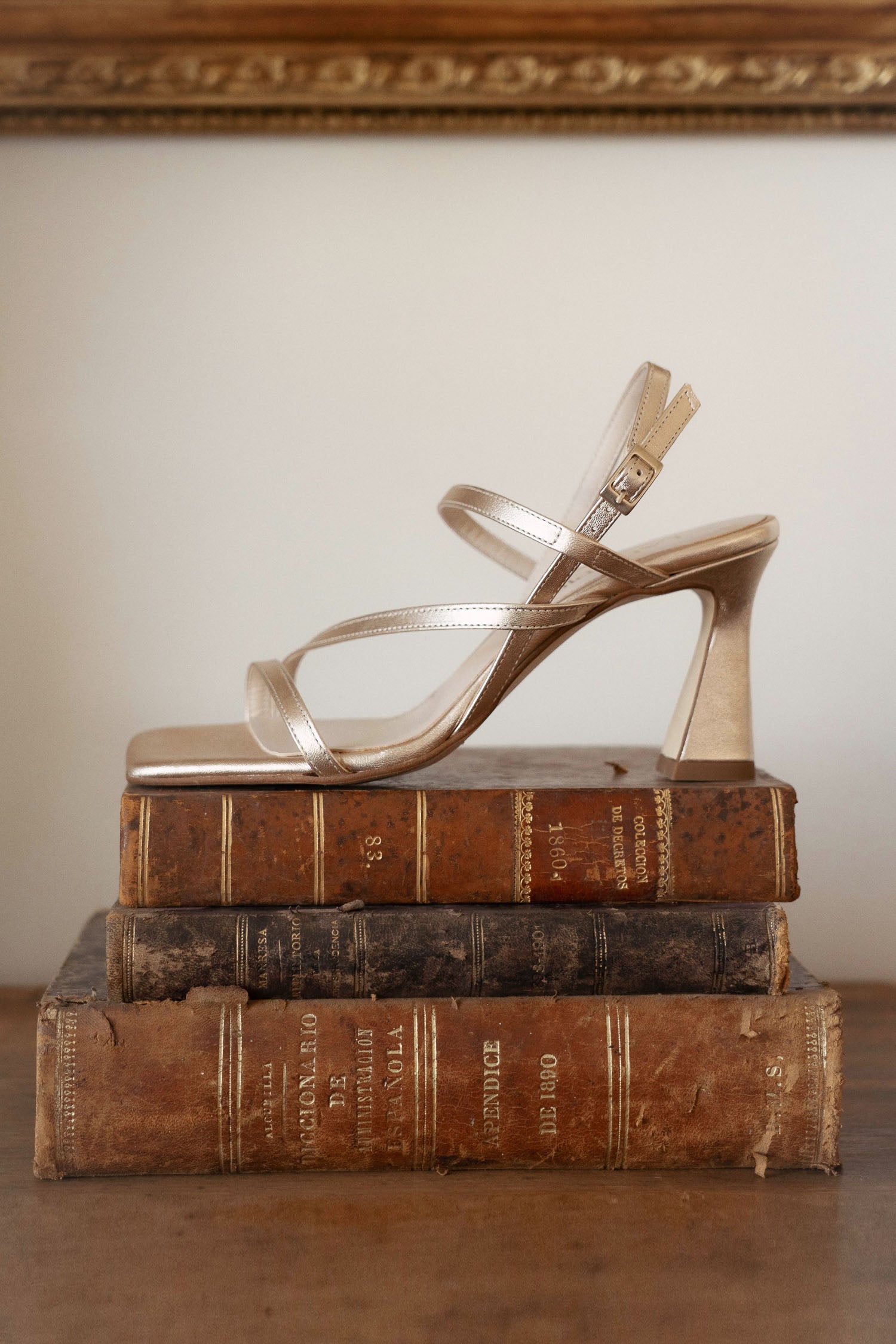 Sandalia Regina Dorado