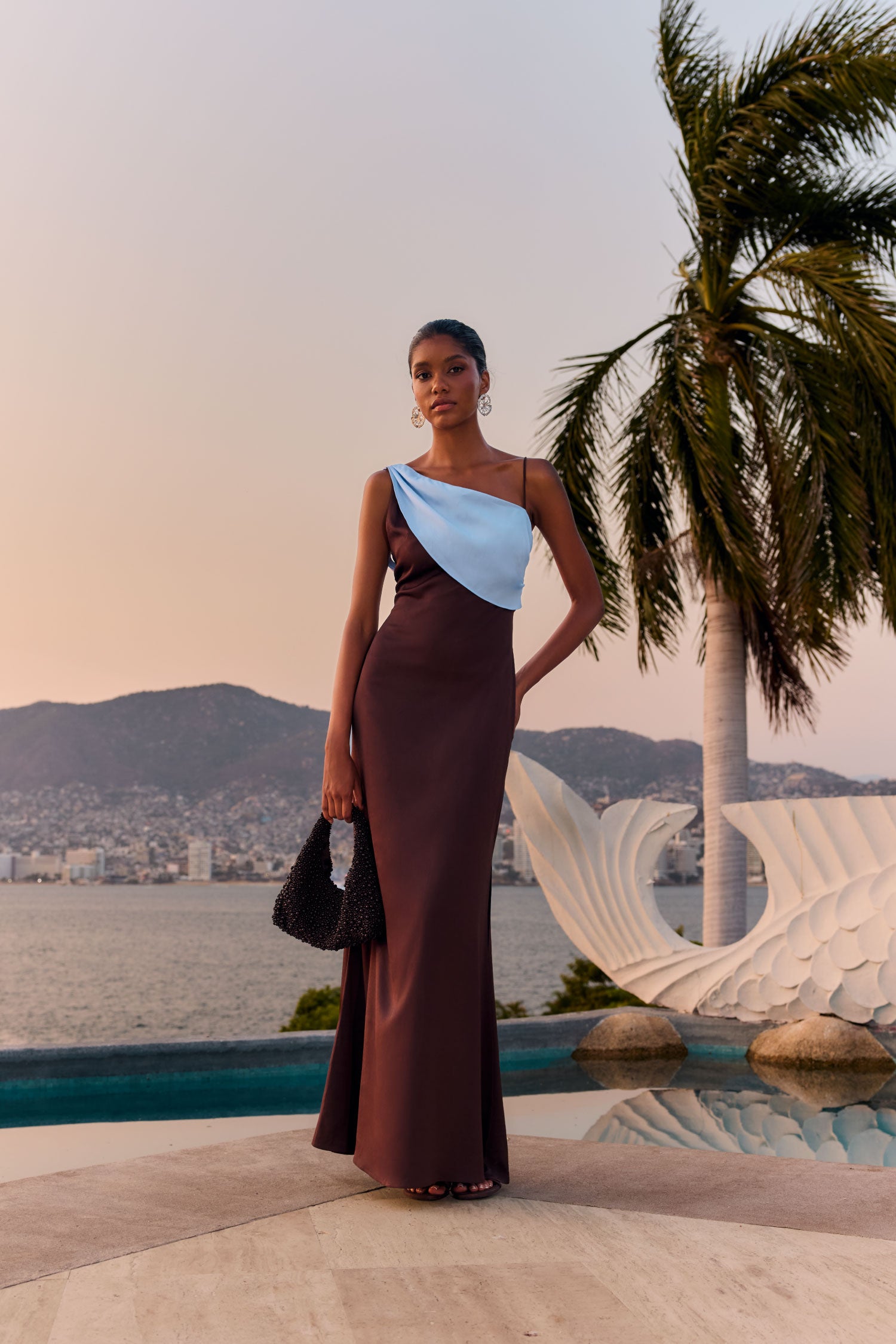Vestidos y Monos de Invitada | Diseos Elegantes para Eventos Vestidos y Monos de Invitada | Diseos Elegantes para Eventos