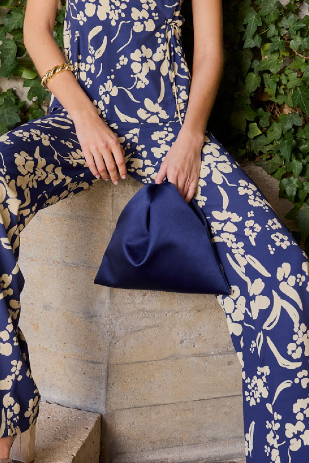 Ambar Navy Bag